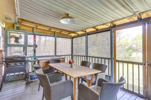 Lufkin House | 6 Mi to Ellen Trout Zoo: Family Home w/Yard!
