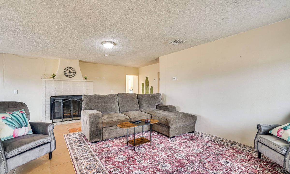 Bisbee House | 6 Mi to Old Bisbee! Charming Family Home w/Yard