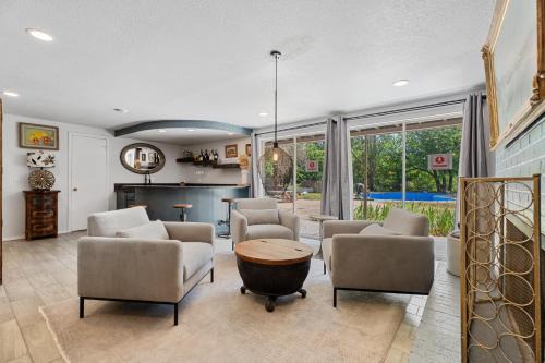 Central Oklahoma City House | 6BR Home Sleeps 14 Hot Tub Game Room #MD
