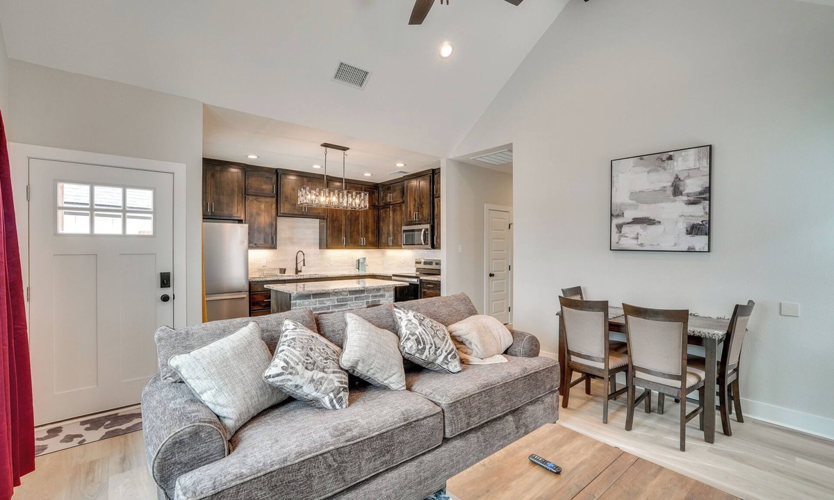 San Angelo House | 7 Mi to AFB: Modern 2-Unit Combo in San Angelo