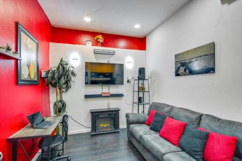 Dallas Apartment | 7 Mi to Downtown Dallas: WFH-Friendly Studio