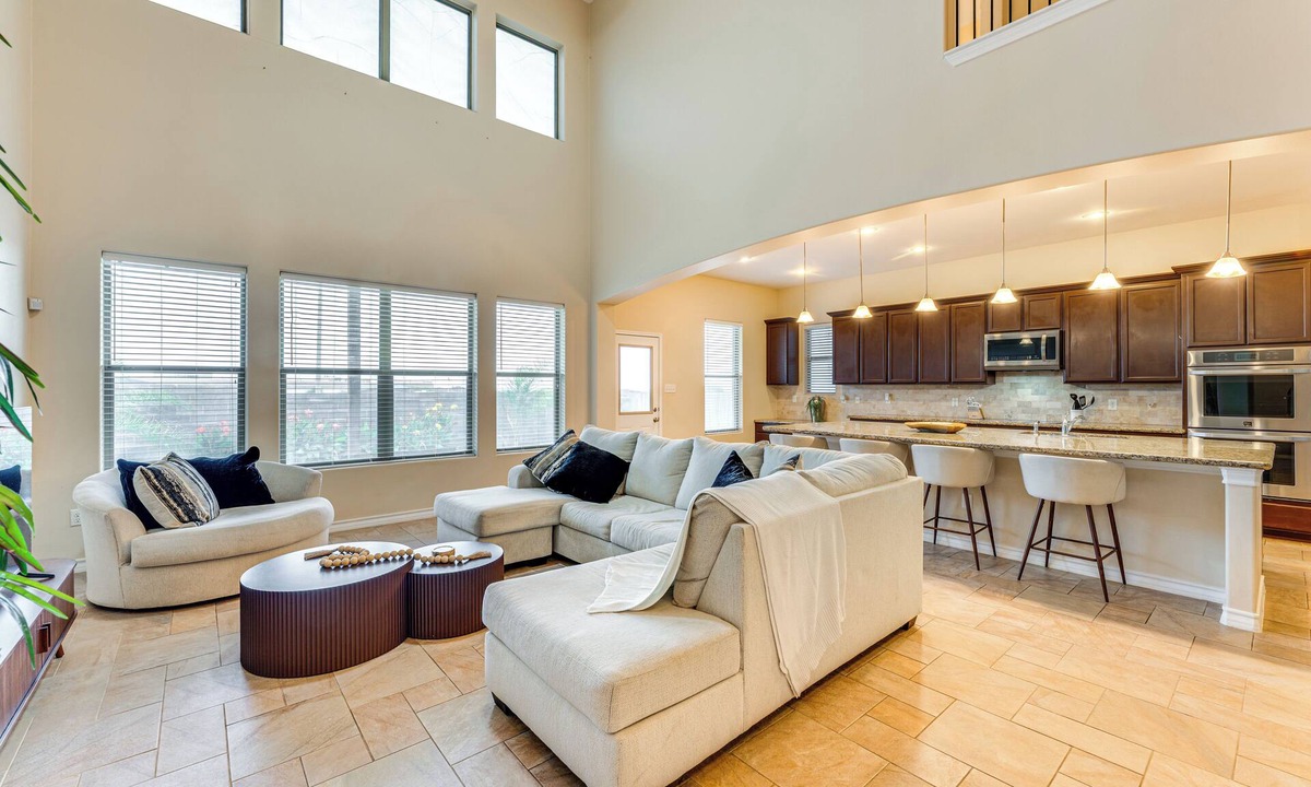 Bonanza Cottage | 7 Mi to Lake Casa Blanca: Laredo Family Home!