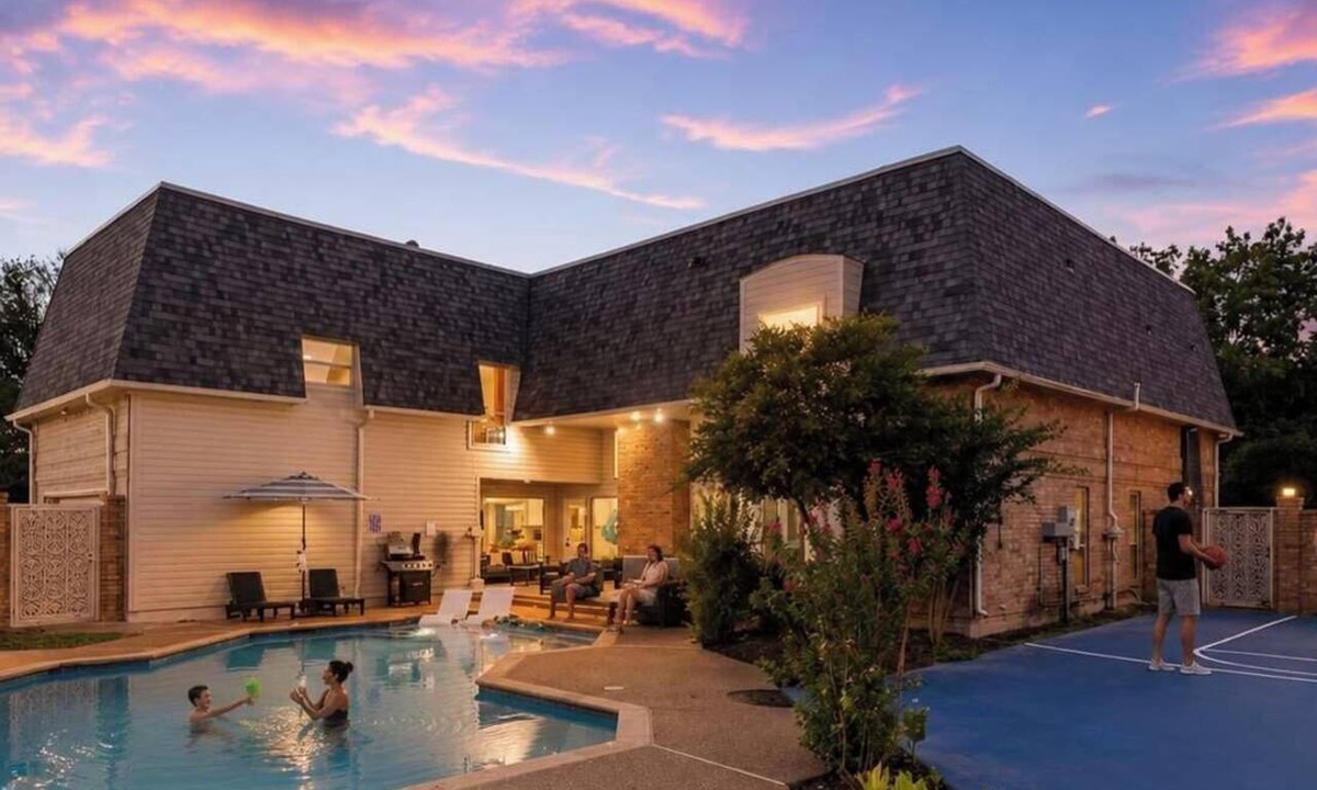 DeSoto House | 7BR 5BA w Pool, Hot Tub, Sport Court & Game Room