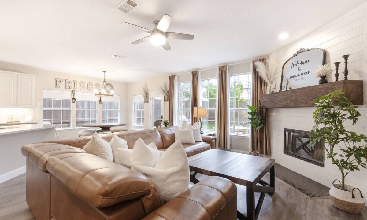 Panther Creek Estates House | 7BR Luxury Home 15 Min to Universal Studios - Home Theater, Game Room, Sleeps 16