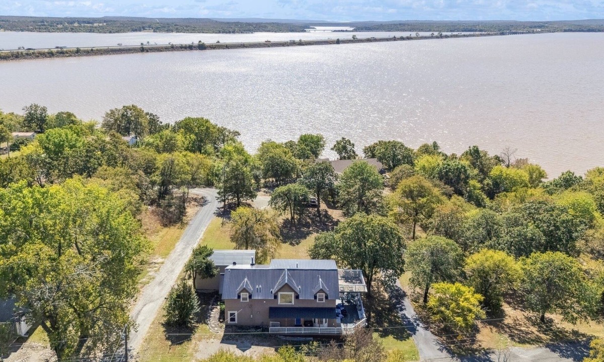 Eufaula House | 80’s Retro Themed Lakefront with Amazing Views Game Rm Open Cabin-Fiber WiFi