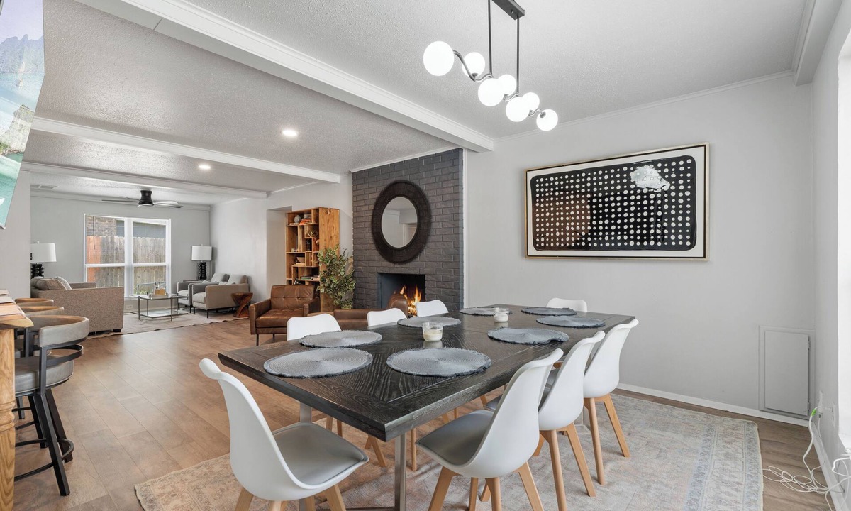 Central Oklahoma City House | 8BR Bethany home near SNU & Wiley Post. Fenced yard, full kitchen. Sleeps 14. #RS