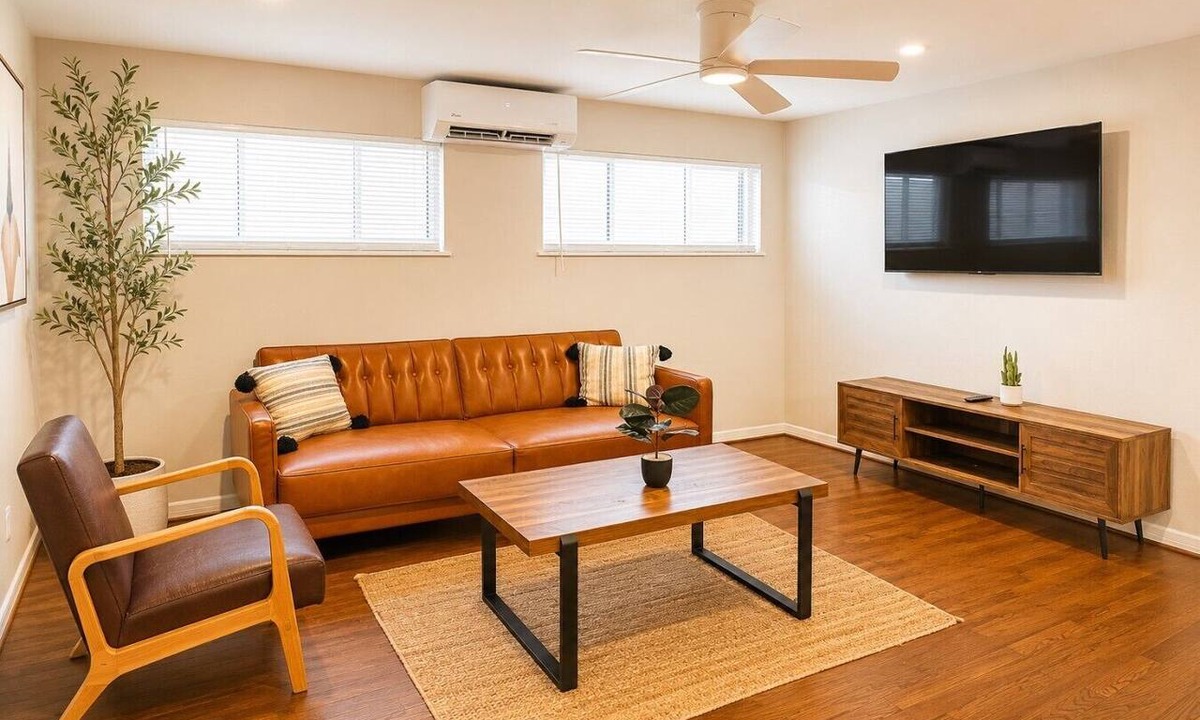 Neartown Apartment | (9) July Extended Stay: Save 10% in Comfort