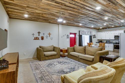 Lubbock House | 9 Mi to Dtwn: Barndominium in Lubbock