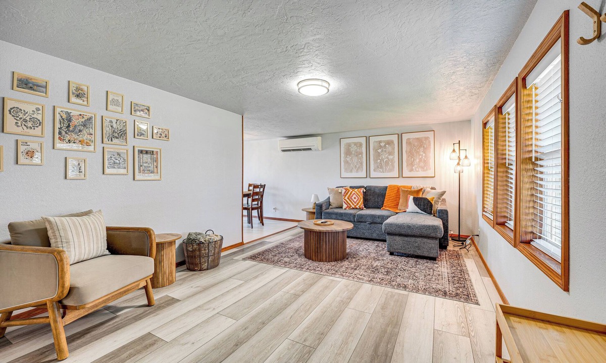 George House | 9 Miles to Gorge: 18 Min to Quincy Home w/yard