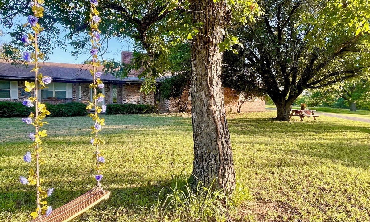 Decatur House | 96 Acre Farm-Sleeps 12-Horse Barn