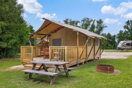 Onalaska Other | A Calm and Cozy Lakeside Glamping Retreat Awaits