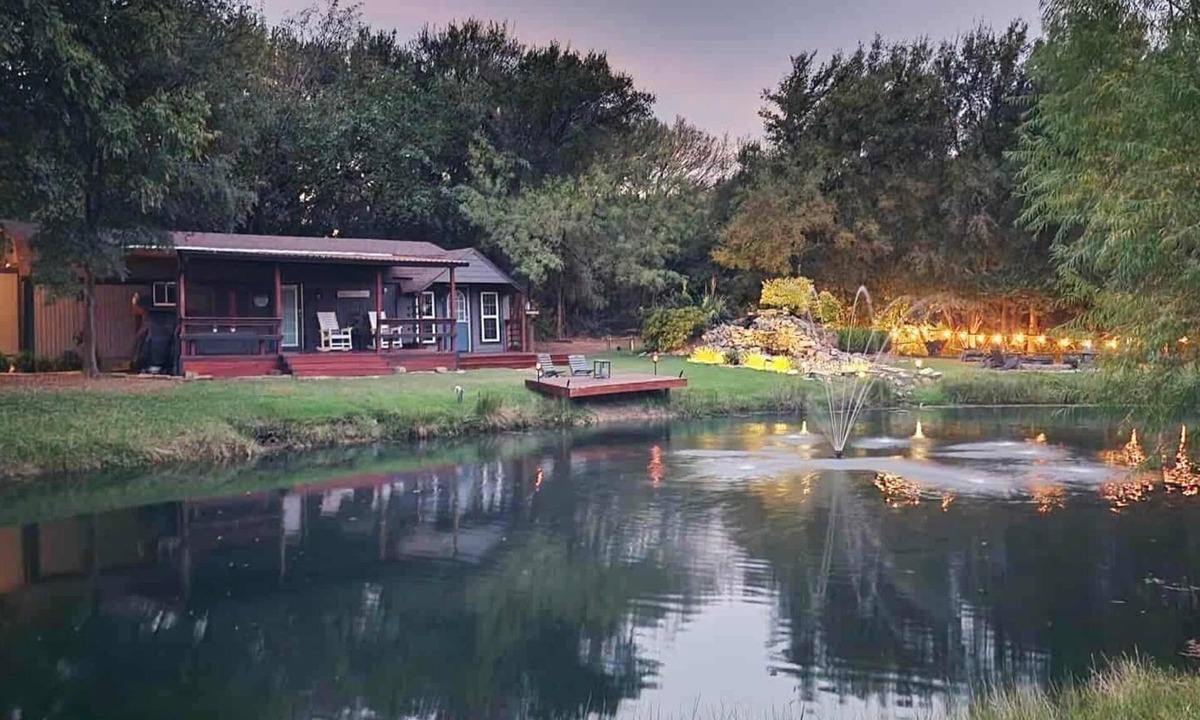 Fort Worth Cabin | A Little Piece of Country Cabin Retreat
