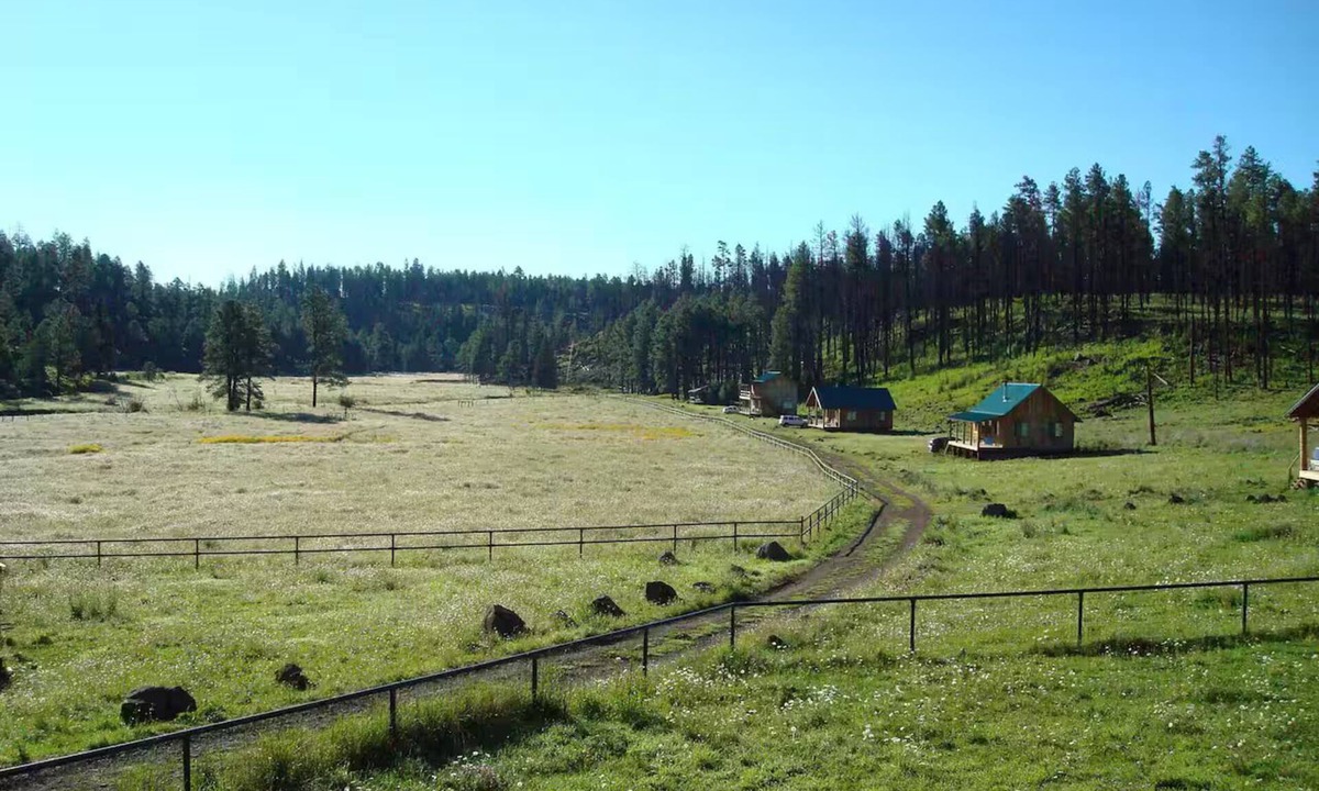 Blue Cabin | A peaceful setting for guests to relax and unwind. 18 Guest, 2 floor cabin