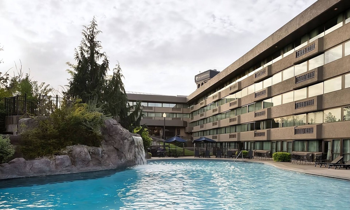 Riverside Hotel | A Place You'll Surely Enjoy! 2 Relaxing Units, Pet-friendly!
