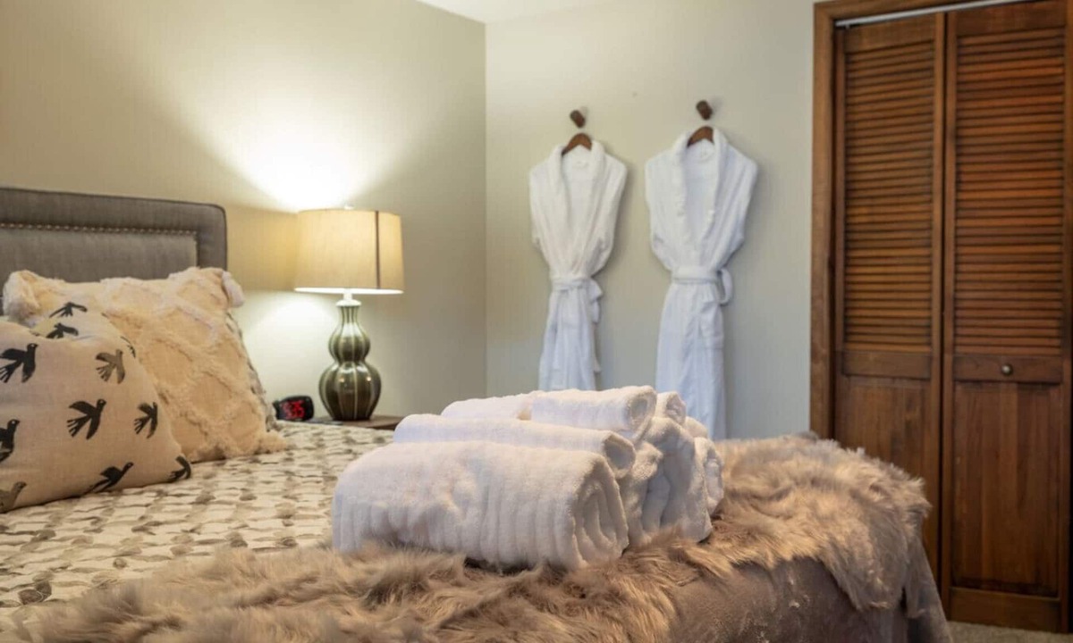 Sturgis Cabin | A private, breath-taking cabin experience you won`t forget!
