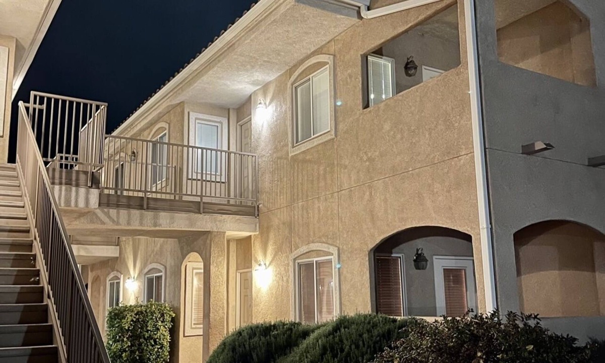 North Valley Condo | ABQ Condo with Pool, Gym, and Mountain Views