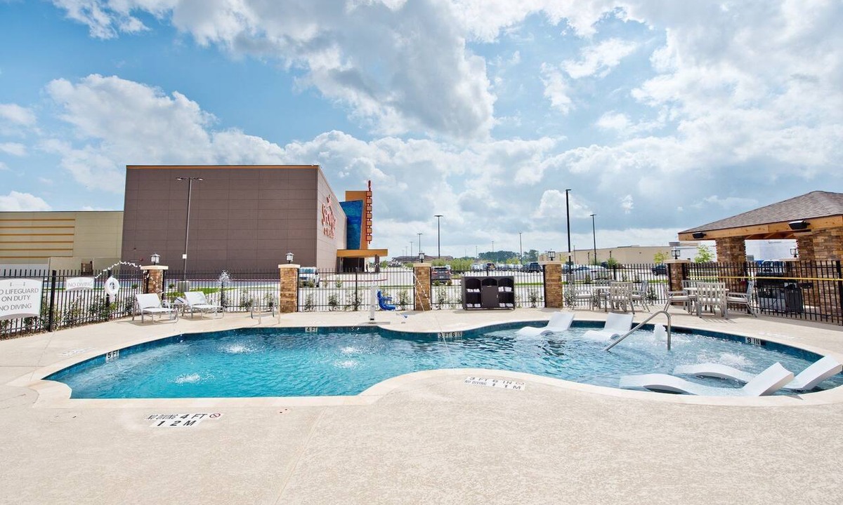Humble Apartment | Accessible 1BR Suite w/ Free Hot Breakfast + Pool