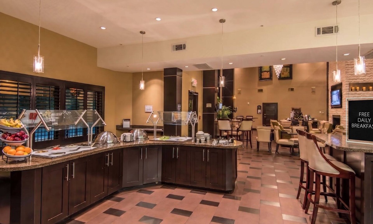 Irving Apartment | Accessible Queen Studio | Kitchen & Free Breakfast