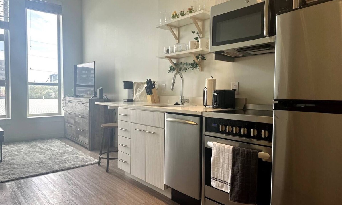 River North Art District Apartment | Adorable Studio in Rino