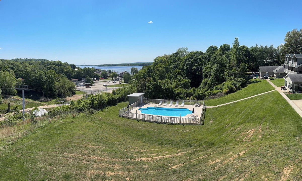 Grafton Condo | Aeries Villas 311 A Perfect Weekend Getaway! Condo With Great River Views! Pool!