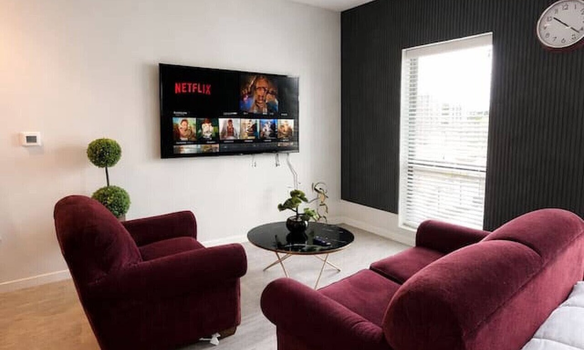 Downtown Des Moines Apartment | Affordable Classy Studio in Downtown Des Moines!