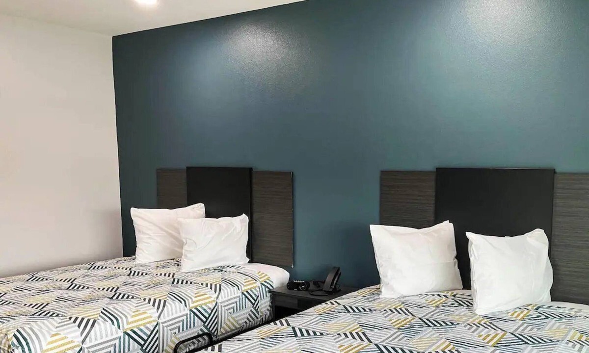 Southeast Houston Hotel | Affordable Comfort Close to Houston Botanic Garden - 6.4 miles | Free Parking