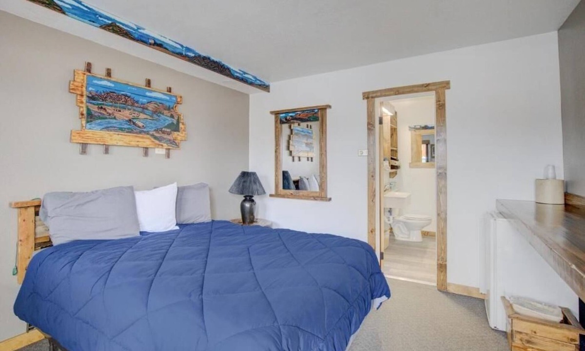Chamberlain Hotel | Affordable Room Perfect for Rest Stops Along I-90, Pets Allowed, Free Parking