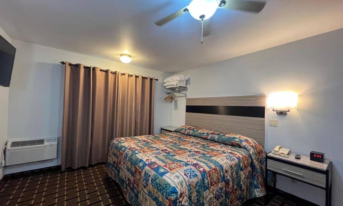 Nebraska City Hotel | Affordable Stay w/Free Parking - Wildwood Golf Course - 3.3 miles away