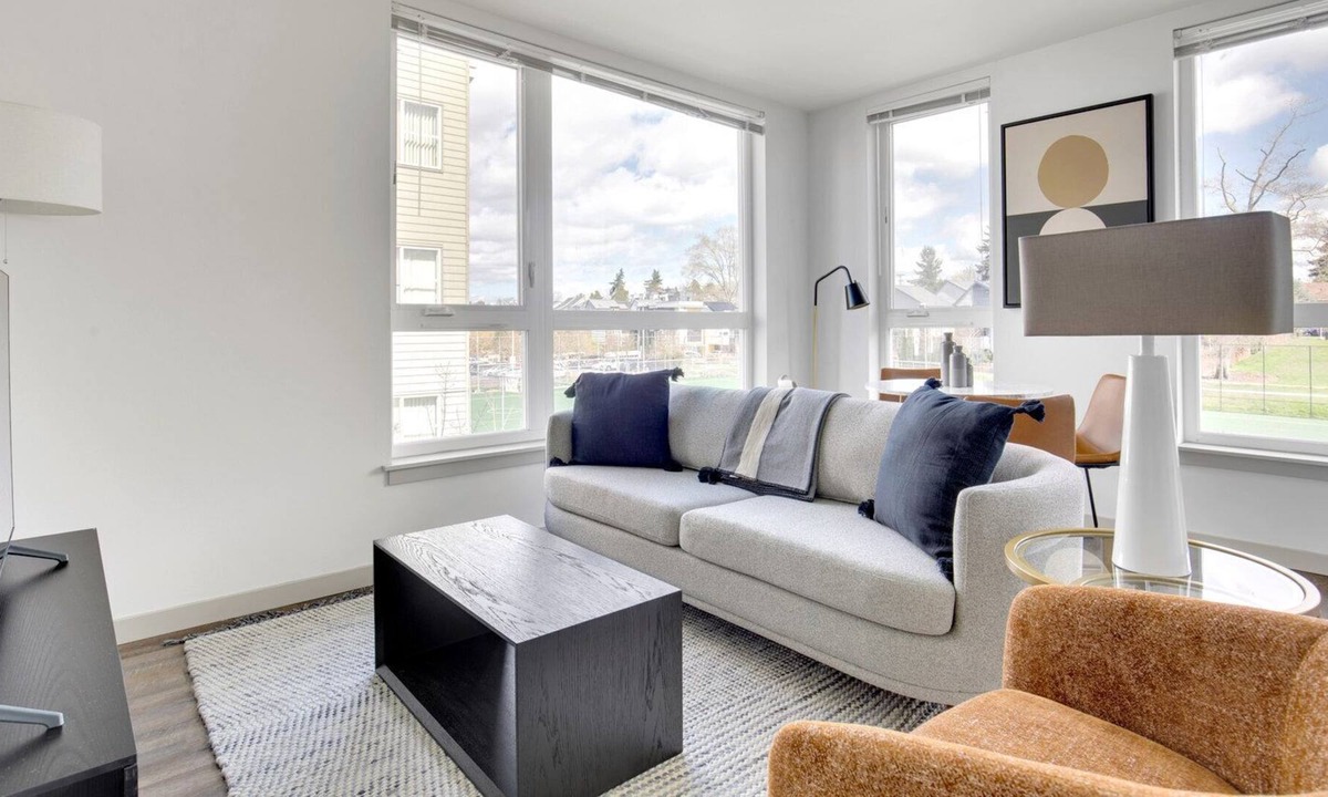 Columbia City Apartment | Airy Columbia City 2BR w/ W/D & Gym, steps to Light Rail, by Blueground