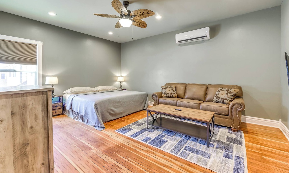 Alamogordo Apartment | Alamogordo Studio w/ Porch & Mountain Views!