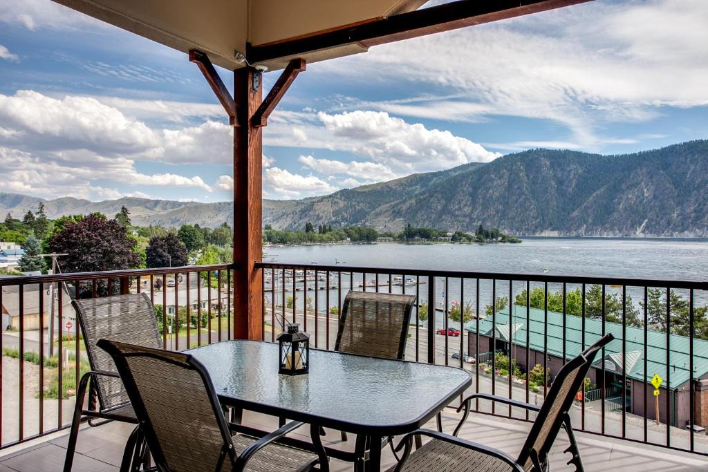 Manson House | Alluring Manson Lakeside Condo w/Shared Pool!