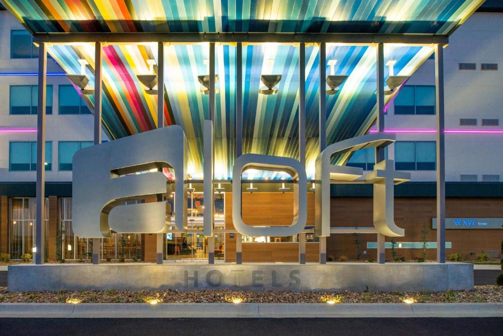 North Kansas City Hotel | Aloft by Marriott North Kansas City