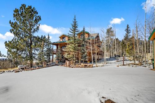 Stagetop House | Amazing 3200Sq ft Upgrade Log Cbn GameRoom HotTub