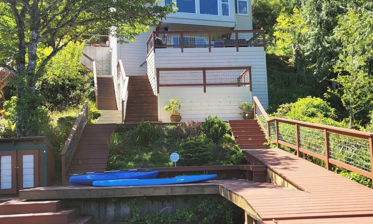 Port Angeles House | Amazing Lakefront home on Lake Sutherland, WA