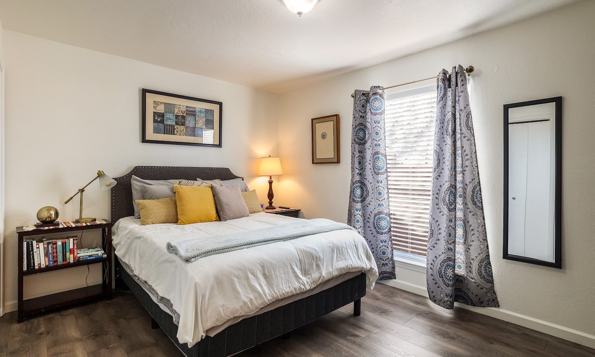 Cibola Addition Apartment | Amazing Sandia Foothills Retreat Offering Hiking, Biking, and Stunning Views
