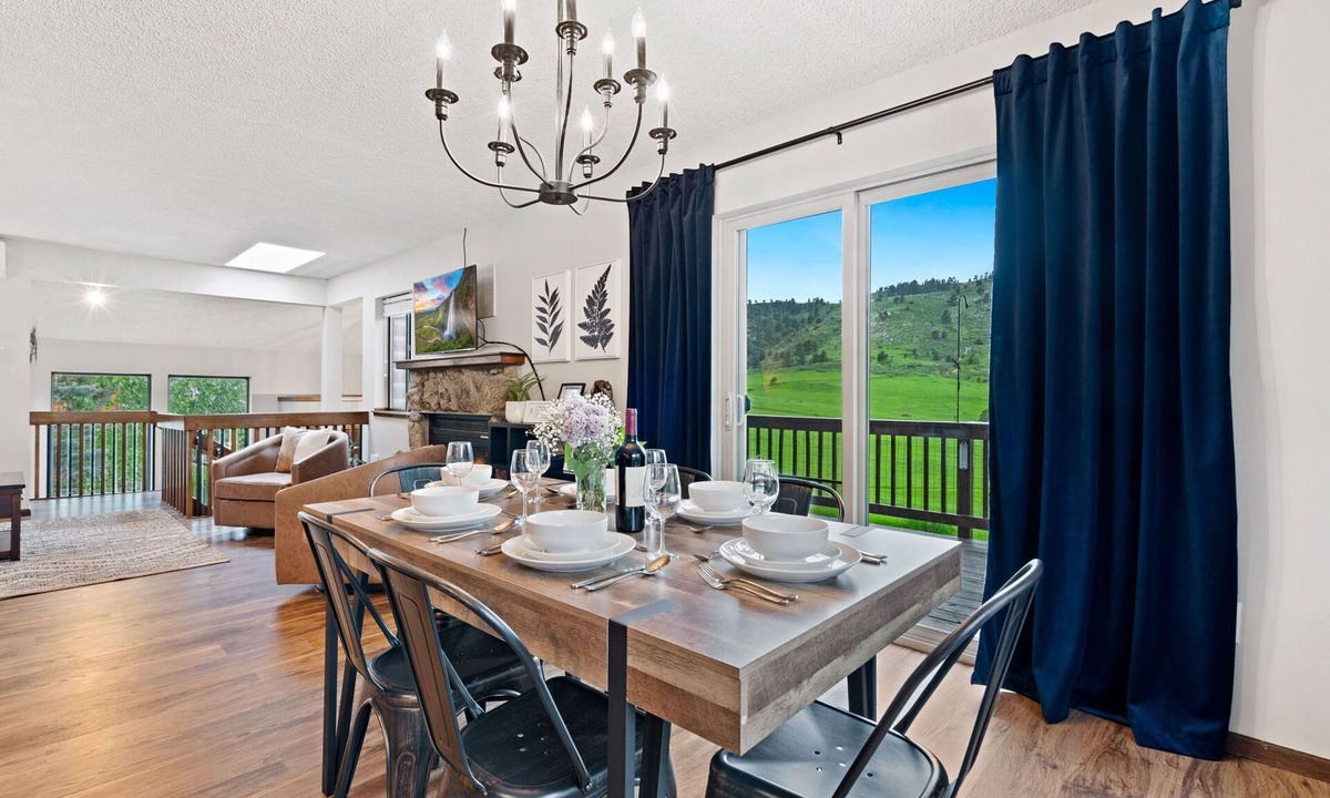 Fort Collins House | Amazing Sunsets, Biking, Boating and More at the Horsetooth Stoop!
