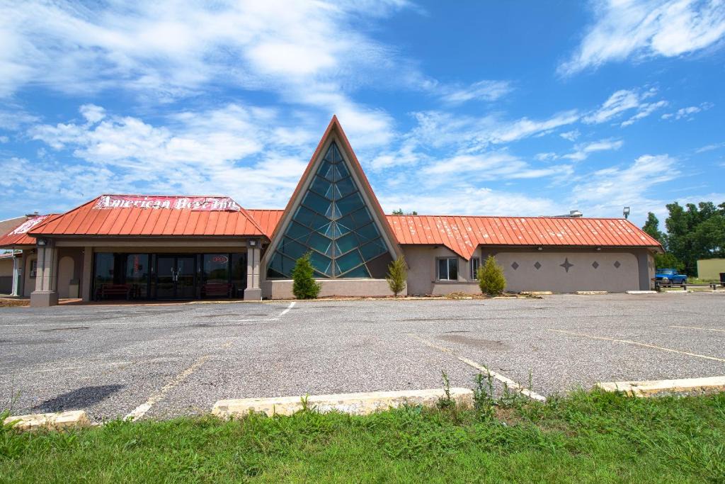 Perry Hotel | American Best Inn By OYO I-35 Perry near Lake McMurtry