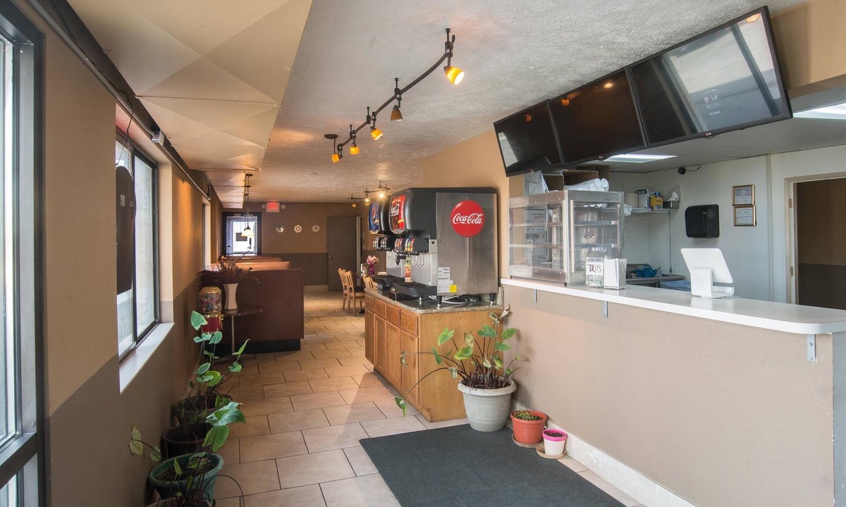 Highlands Hotel | Americas Best Value Inn Lincoln Airport