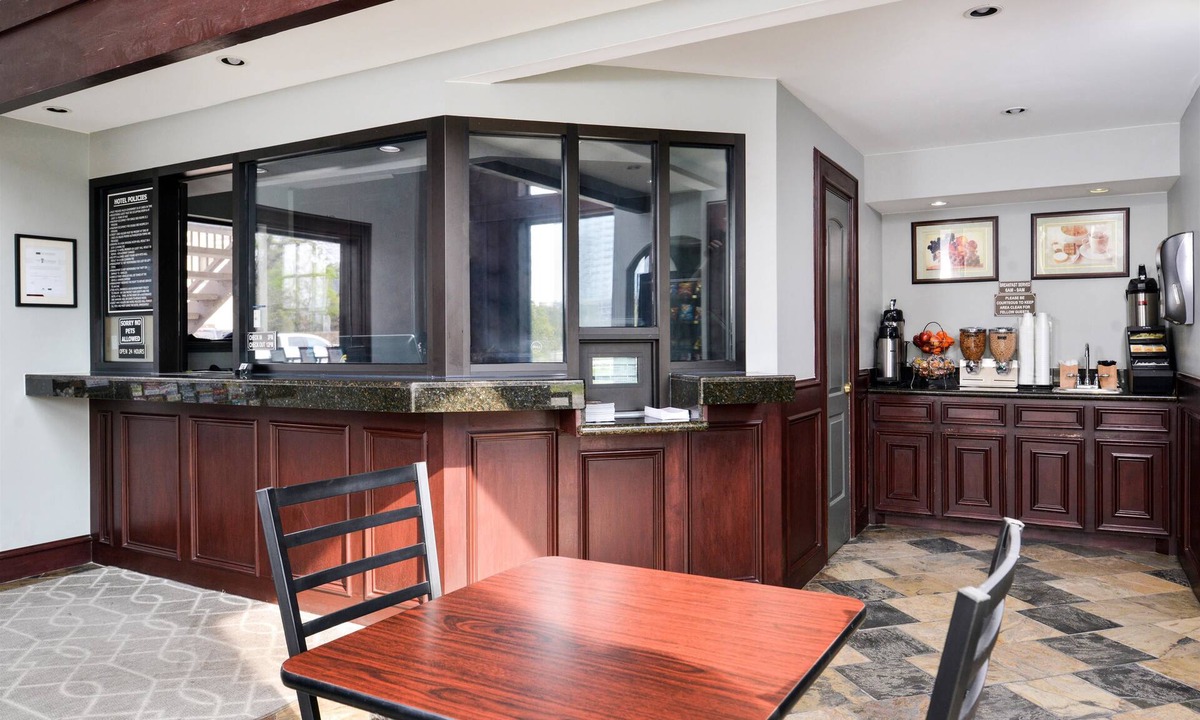 MacGregor Hotel | Americas Best Value Inn Medical Center Downtown