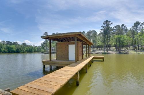 Pointblank House | Angler's Escape on Lake Livingston w/Private Dock