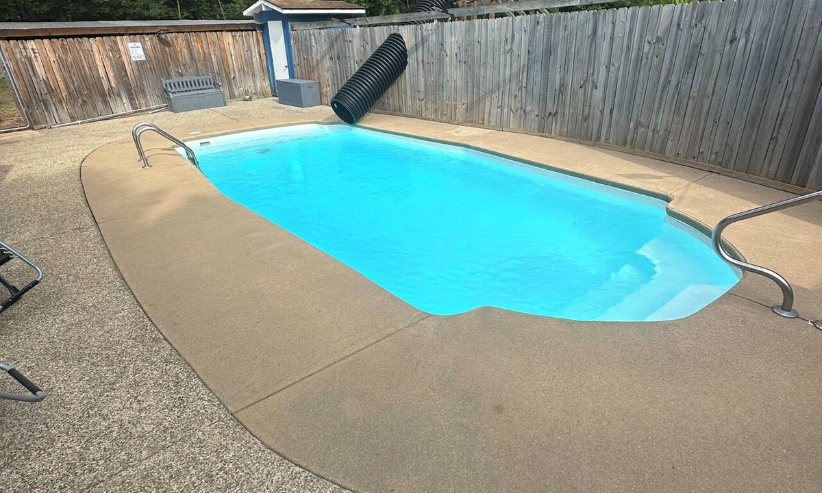 Piney Apartment | Apartment A in Hot Springs Arkansas with Private pool.