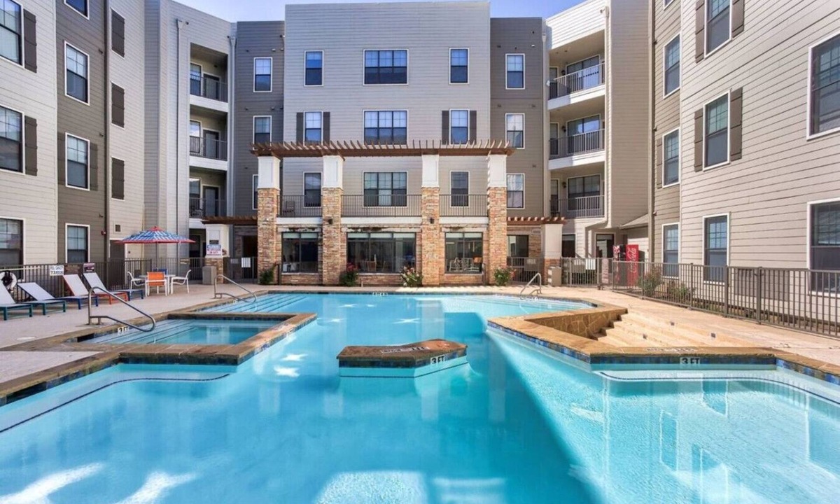 Central Arlington Apartment | Apex Executive Apartments - 820 Benge Dr TX