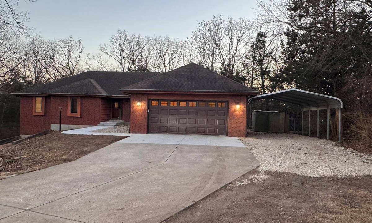 Topeka House | Aquarius House - Lake Shawnee, 15+, Family & Teams