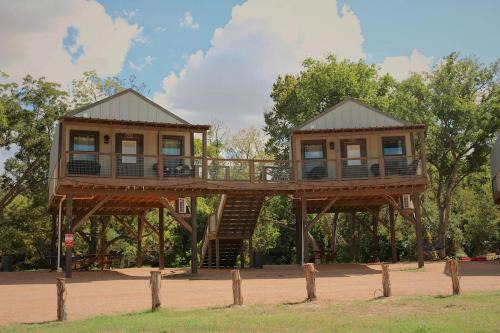 Sutherland Springs Other | Aquatic Glamping Vacation in Texas: Luxurious Tented Cabin by the Cibolo Creek near San Antonio