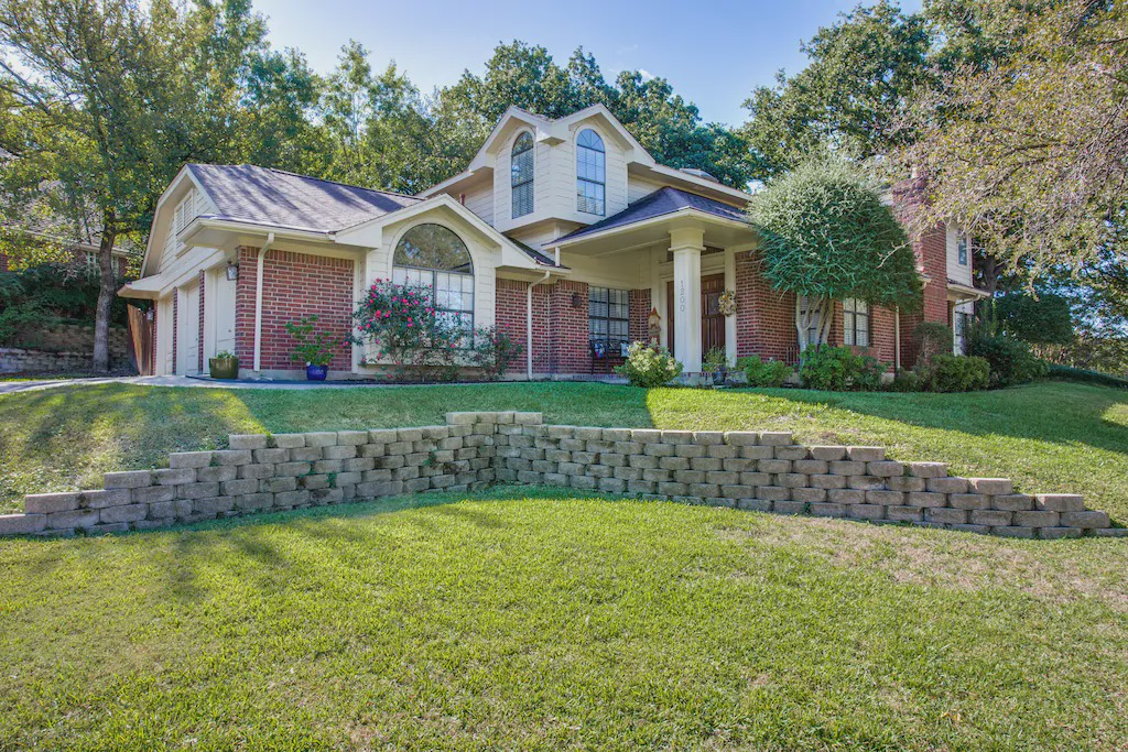 North Arlington House | Arlington Manor - 5BR/3BA Sleeps 18+ HotTub/FirePit
