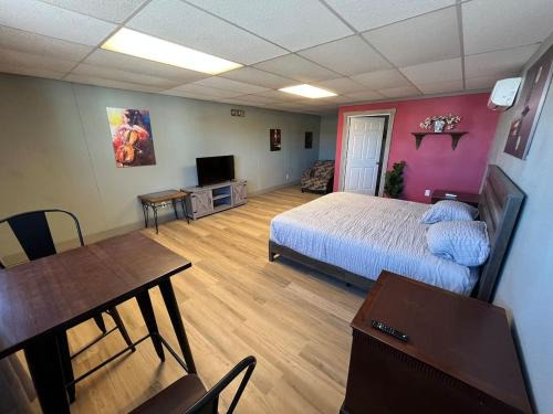 East Las Vegas House | Athens House number 7A