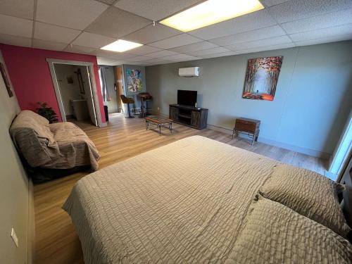 East Las Vegas House | Athens House number 7B