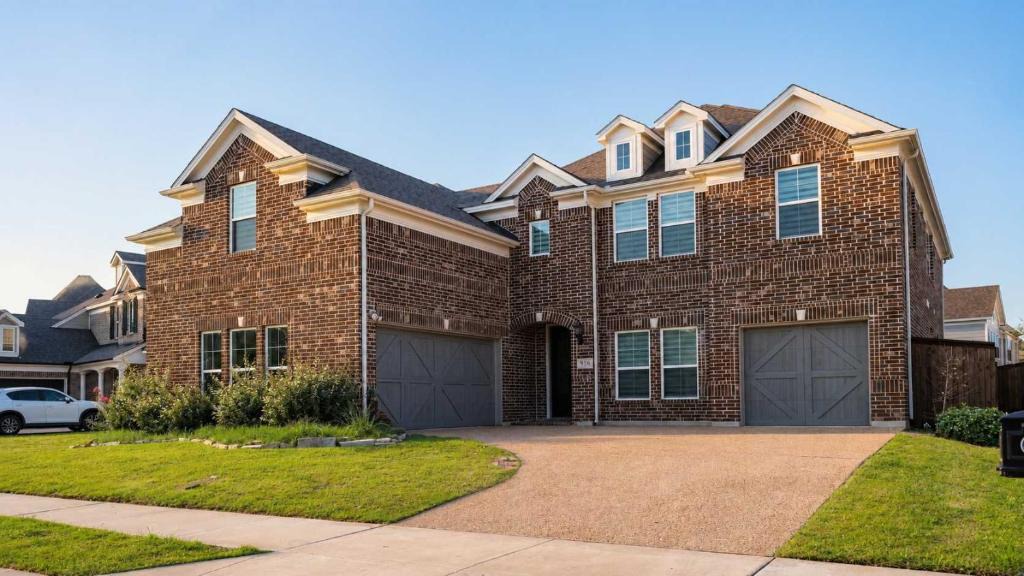 Aubrey House | Aubrey 5BR Group Stay - Yard Garage & Fireplace