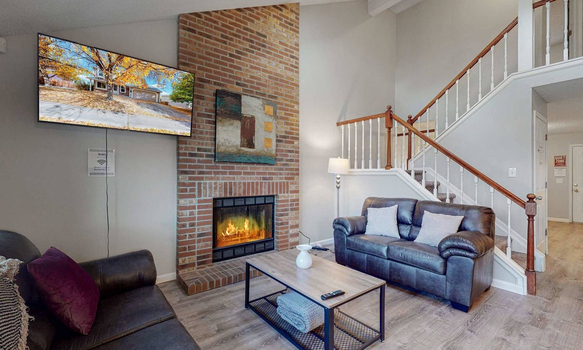 Prides Crossing House | Aurora Family-Friendly Home Near Quincy Reservoir