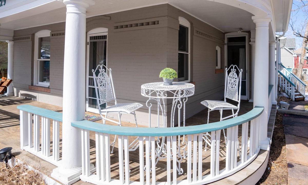 Central Boulder Apartment | Available from now until Aug 18th. Walk to Pearl St, Central AC